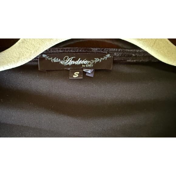 Embroidered Velvet Kimono - Picture 3 of 6